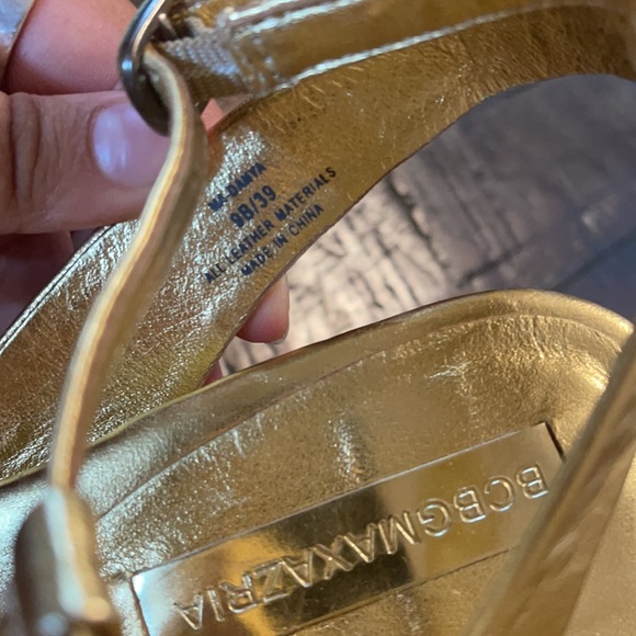 Vintage BCBG gold Leather heels - Picture 4 of 8